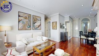 Pis  Avenida puerto del. Piso de tres dormitorios con mucha luz, altura y ubicación privi