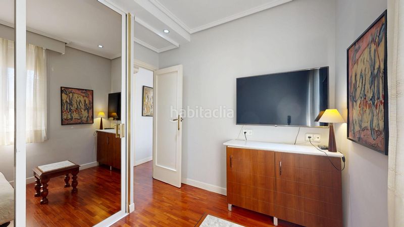 Piso de tres dormitorios con mucha luz, altura y ubicación privilegiada en la avenida del puerto! en Valencia - Imagen 30