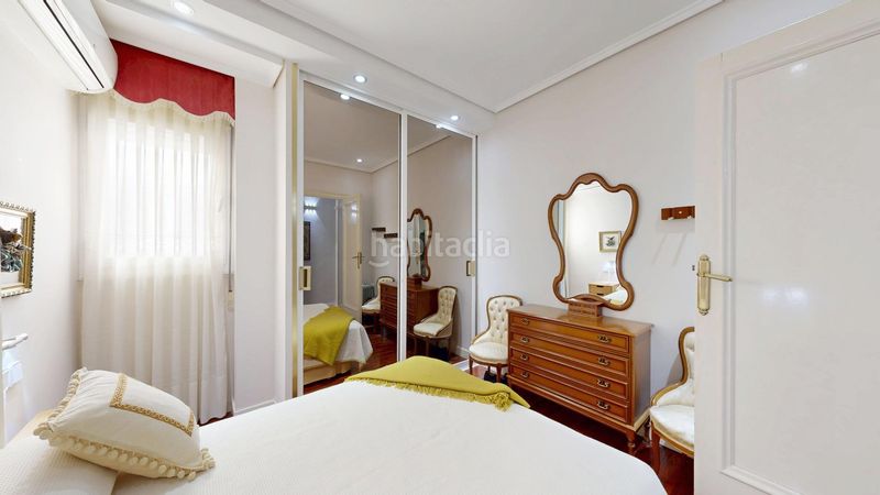 Piso de tres dormitorios con mucha luz, altura y ubicación privilegiada en la avenida del puerto! en Valencia - Imagen 17
