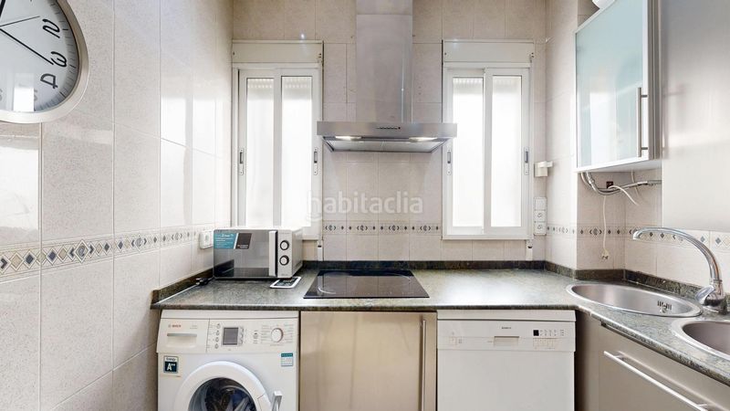 Piso de tres dormitorios con mucha luz, altura y ubicación privilegiada en la avenida del puerto! en Valencia - Imagen 9