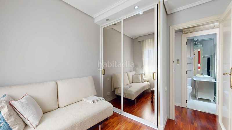 Piso de tres dormitorios con mucha luz, altura y ubicación privilegiada en la avenida del puerto! en Valencia - Imagen 26