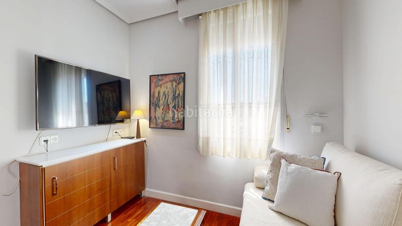 Piso de tres dormitorios con mucha luz, altura y ubicación privilegiada en la avenida del puerto! en Valencia - Imagen 28