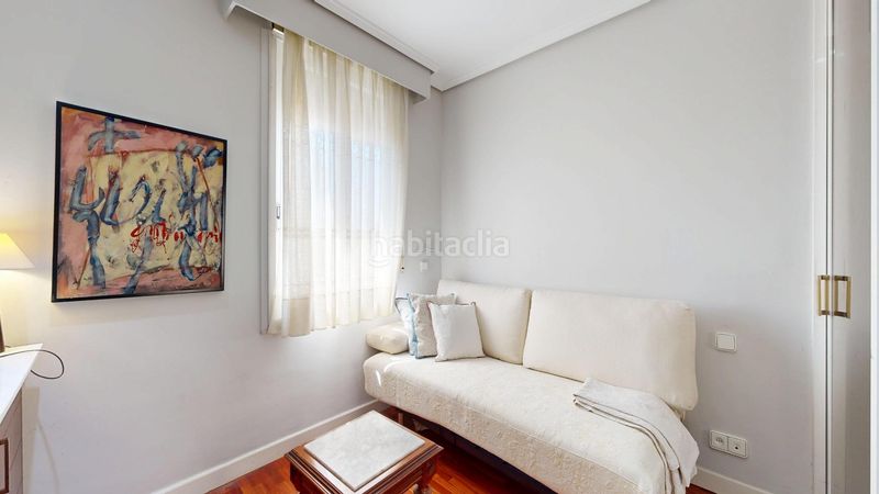 Piso de tres dormitorios con mucha luz, altura y ubicación privilegiada en la avenida del puerto! en Valencia - Imagen 29