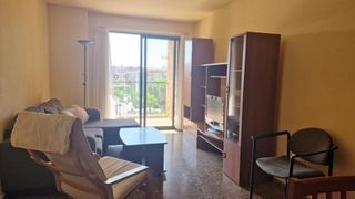 Miete Etagenwohnung  Calle yecla. El piso ideal para tu etapa universitaria!