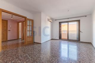 Flat in Alaquàs. Vivienda amplia 4 habitaciones en excelente zona de alaquas. fin