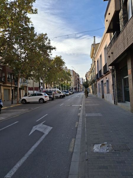 Foto f04f452f-f140-4ef1-b193-4f4e3eb3f32d. Aparcament cotxe a Alaquàs