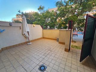 Appartamento in Aldaia. Dúplex con terraza en planta baja. zona comunitaria con piscina.