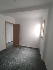 Flat in Aldaia. Vivienda con balcón y muchas posibilidades en aldaia. ideal para