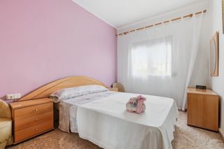 Appartamento in Aldaia. Vivienda en planta baja con 4 habitaciones y patio. aldaia barri