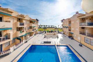 Pis en Playa de los Nufragos. Piso en torrevieja junto al mar
