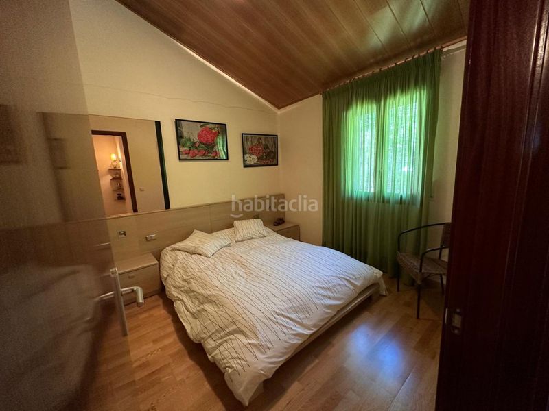 Foto b2926e2a-4e50-4ed9-a6c9-c02cd3c53dc6. Casa adossada amb calefacció aparcament a Alpens