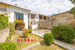 Casa adossada a Olost. Casa de pueblo en venta en olost