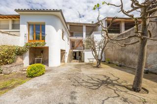 Semi detached house in Olost. Casa de pueblo en venta en olost