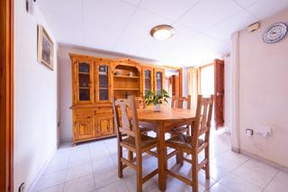 Maison jumelée à Montesquiu. Casa de pueblo en venta en montesquiu