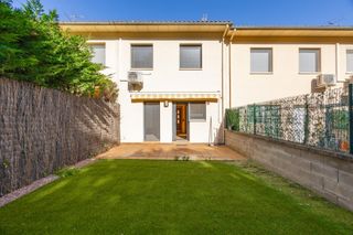 Casa adossada a Sant Quirze de Besora