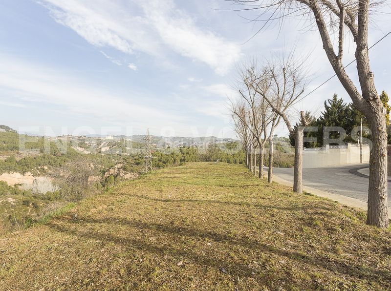 Foto 03d8aae1-9d03-42a3-ae29-51545bdf7867. Terreno residencial fantástica parcela en urbanización premium en Castellbisbal