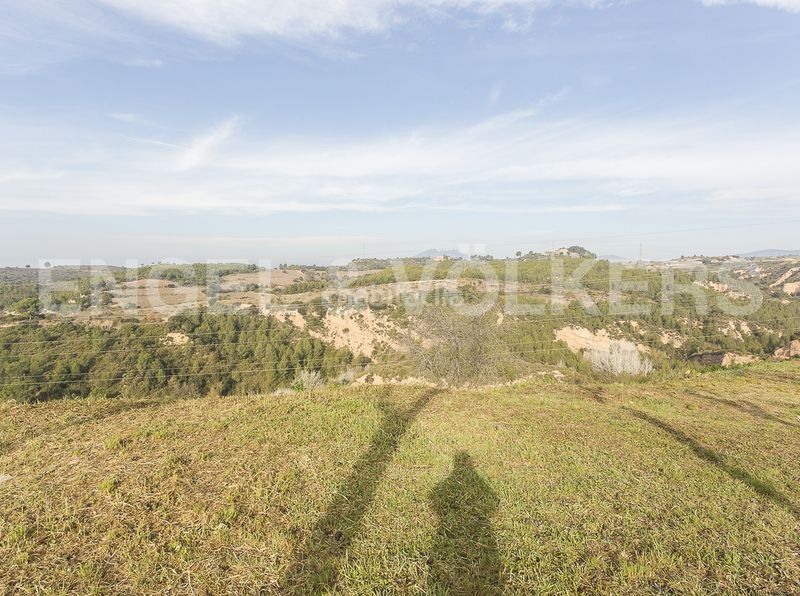 Foto e65fe35e-8bfa-477e-b271-9c11a290a80c. Terreno residencial fantástica parcela en urbanización premium en Castellbisbal