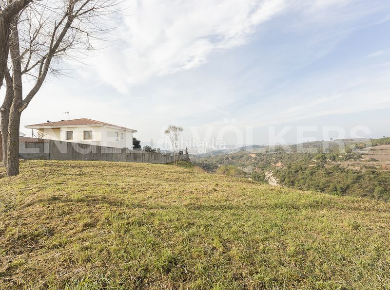 Foto e6be429f-a9df-4c3f-8526-b9080b12180f. Terreno residencial fantástica parcela en urbanización premium en Castellbisbal