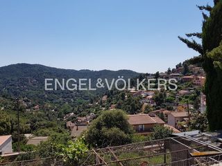 Terreno residenziale in Les Planes. Terreno con magníficas vistas en las planas