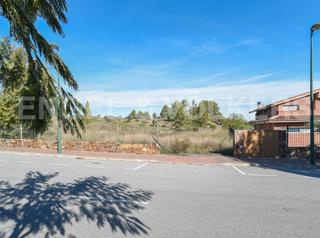 Terreny residencial a Sant Esteve Sesrovires. Parcela residencial en el golf masia bach
