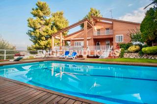 Casa a Gelida. Exclusiva y elegante casa en gelida