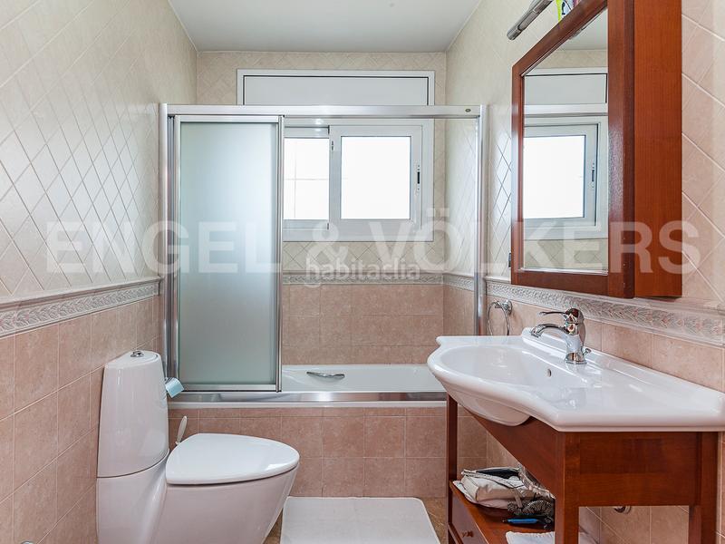 Foto 0226a694-4e97-4674-931f-09215e73f7a3. Casa amb calefacció aparcament piscina a Castellarnau Sabadell