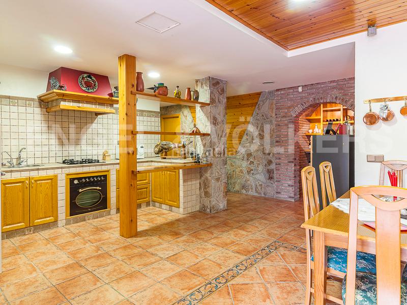 Foto 0e9c17f2-ac87-4f57-9dab-451e4a44830a. Casa amb calefacció aparcament piscina a Castellarnau Sabadell