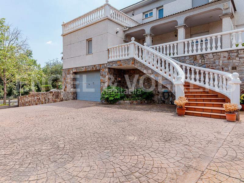 Foto ab24b9ee-06aa-42e2-9610-18428a883c35. Casa amb calefacció aparcament piscina a Castellarnau Sabadell