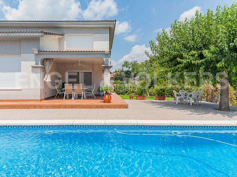 Foto af35cc2b-2038-44cd-ad01-e2e7a4ae7533. Casa amb calefacció aparcament piscina a Castellarnau Sabadell