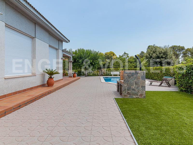 Foto c43eadfe-3678-40fb-96e8-6f7436f0a5bc. Casa amb calefacció aparcament piscina a Castellarnau Sabadell