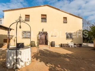 Casa  Carrer angel guimerà. Masía única en sant esteve sesrovires