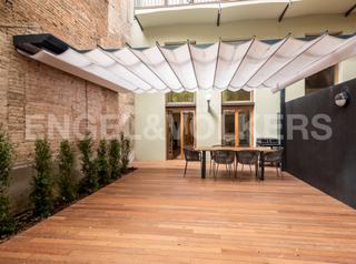 Apartament a Dreta de l´Eixample. Renovada planta baja con jardín en eixample