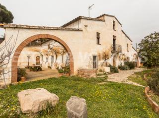 Masia a Mas Mora-Sant Daniel. Fantástica masía con muchas posibilidades