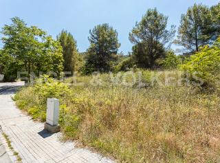 Terrain résidentiel à Castellví de Rosanes. Parcela plana en barrio miralles de castellví