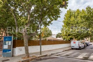 Wohngrundstück in Montmar. Único terreno a tres vientos en montmar bajo