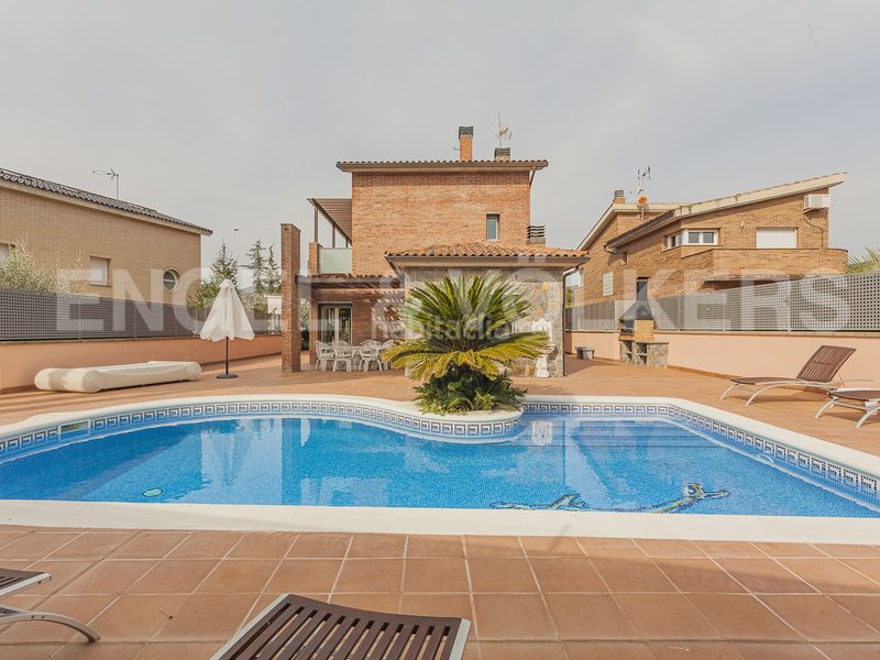 Foto 3d143fdf-6253-4578-b31e-5b0772e2073f. Casa amb calefacció aparcament piscina a Viladecavalls