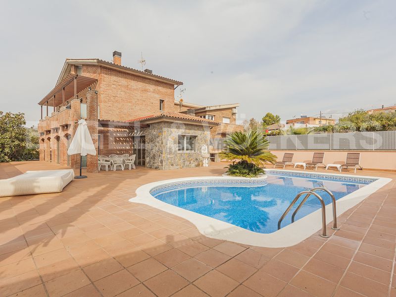 Foto 7748d58a-df8e-4e65-8061-4182214ab845. Casa amb calefacció aparcament piscina a Viladecavalls