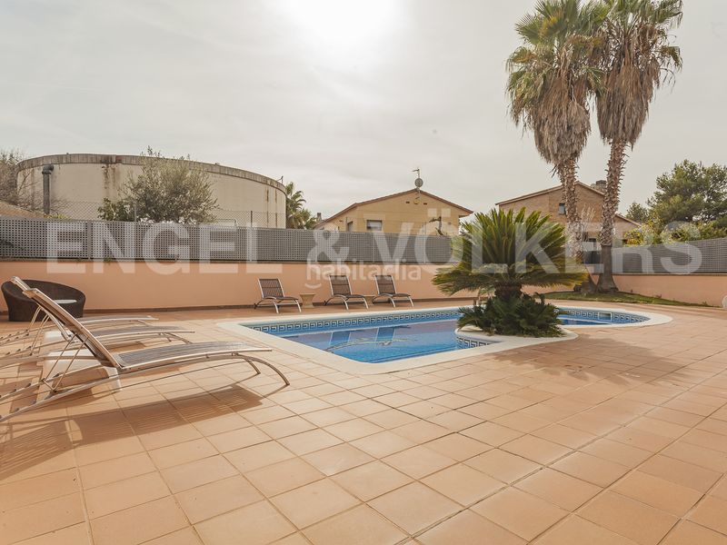 Foto 899d5cff-78f1-401c-988d-607a718a7137. Casa amb calefacció aparcament piscina a Viladecavalls