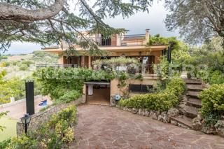 Masia a Urbanitzacions. Vivienda familiar entre el campo y el mar