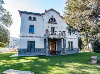 Masia a Llinars del Vallès. Exclusiva casa señorial reformada