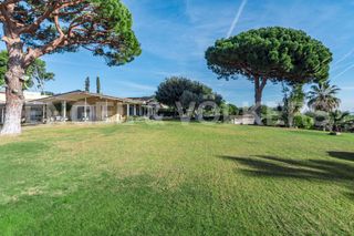 Casa en Centre. Casa cerca del golf con gran jardín y vistas