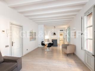 Appartement à Gòtic. Piso reformado de 3dormitorios en finca regia