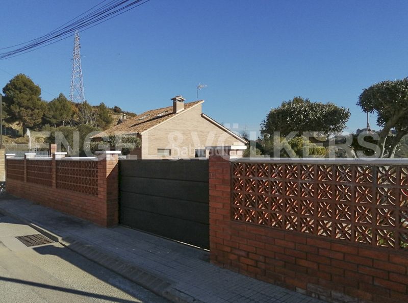 Foto cb31c7af-89a7-481a-a036-2cf6157f6280. Terreno residencial magnifico terreno soleado en Castellbisbal