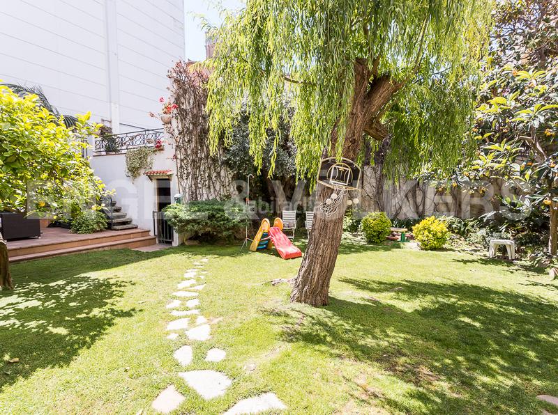 Foto 00906ca5-7a35-403b-bf1c-0b078bc206ab. Casa adossada amb calefacció aparcament a Centre Badalona