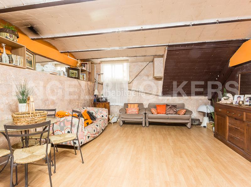 Foto 0de7276d-5b95-4e97-b4f3-2a4d75410d24. Casa adossada amb calefacció aparcament a Centre Badalona