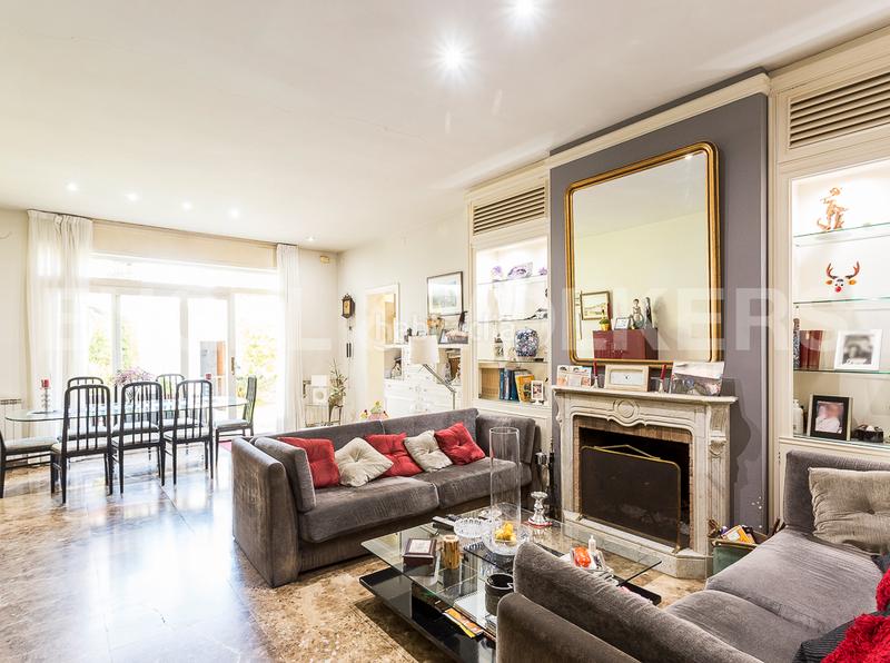 Foto 21979436-ebec-44f9-b144-124ef89155a6. Casa adossada amb calefacció aparcament a Centre Badalona