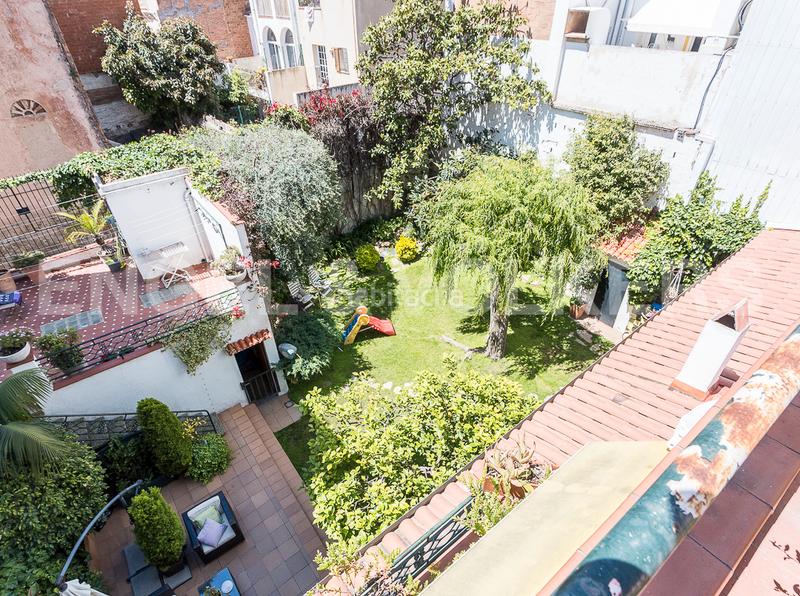 Foto 30efc70d-21c3-45ea-ae2e-f84f642e77ff. Casa adossada amb calefacció aparcament a Centre Badalona