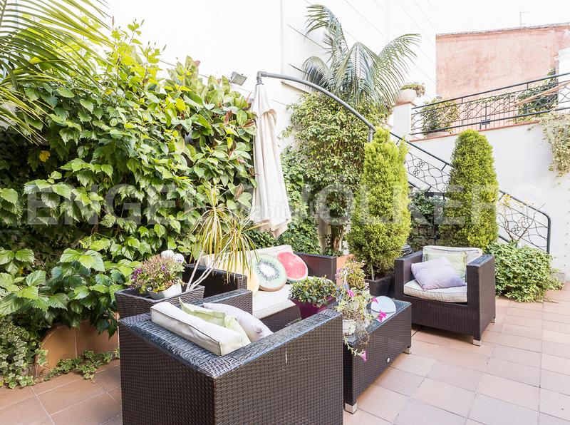 Foto 46137e84-8d1f-4836-b5db-6df0f1b83395. Casa adossada amb calefacció aparcament a Centre Badalona