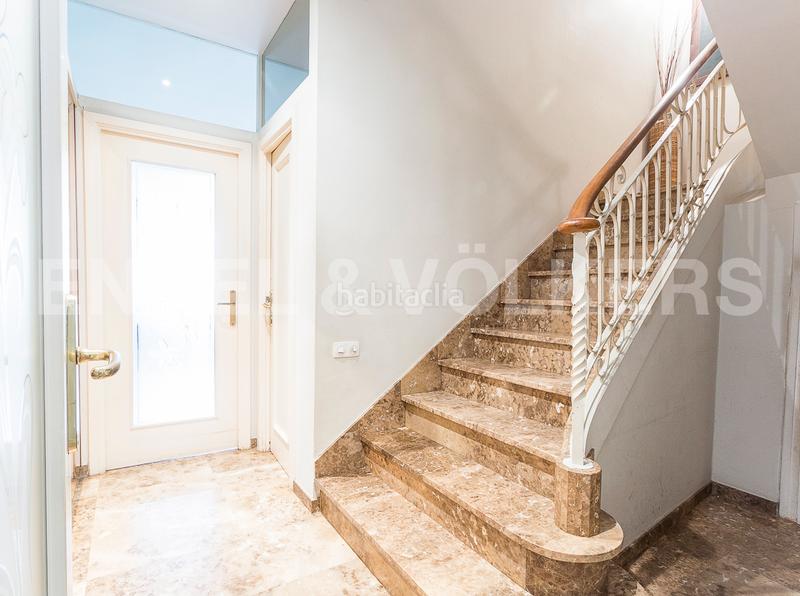 Foto 4cdb7287-8e94-4e89-8669-ba048eaa4ab2. Casa adossada amb calefacció aparcament a Centre Badalona