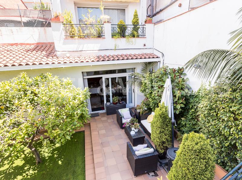 Foto 792f6abb-7965-4626-862e-ec5909a1a30a. Casa adossada amb calefacció aparcament a Centre Badalona